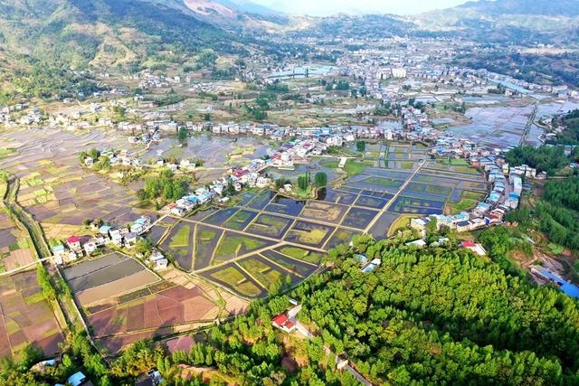 资讯中心 社会 路阳镇位于云阳的东北部,坝区地势平坦,风景优美,良田