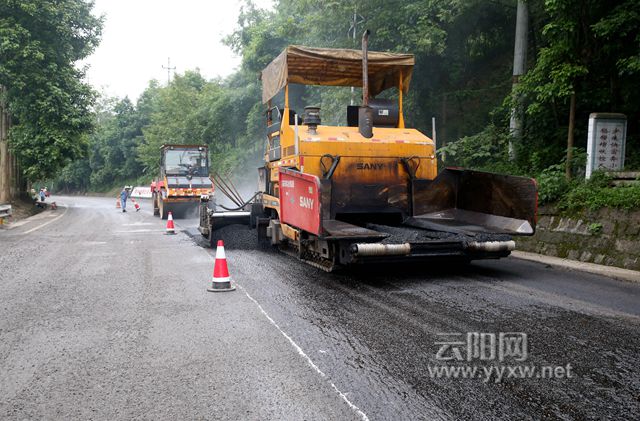 云阳人和工业园道路油化工程完工 改善园区外部环境