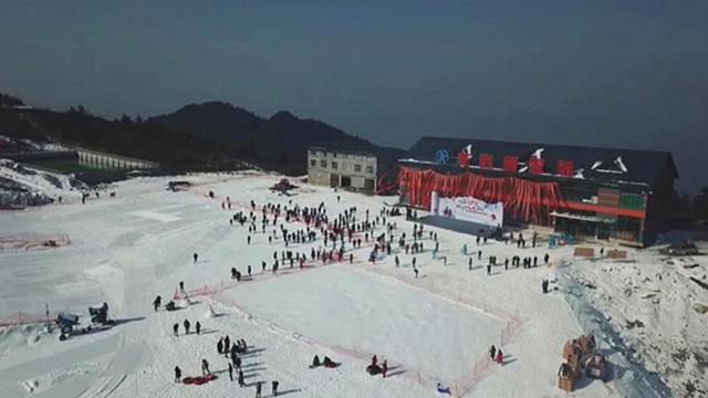 春节假期,龙缸滑雪场成为游客们体验"北国雪原"的好去处.